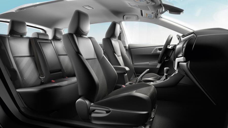 Интерьер Toyota Corolla iM 2016 года  (NA) (фото 8 из 30)